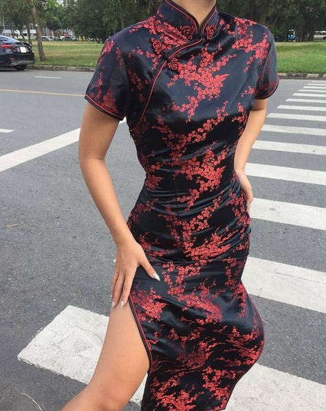 Chinese Dress Aesthetic, Qipao Aesthetic, Qipao Outfit, Chinese Dress Modern, Asian Style Dress, Ethno Style, Chinese Style Dress, Traditional Chinese Dress, Japanese Dress