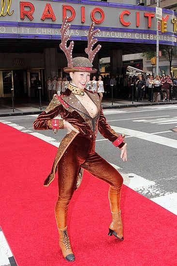 Radio City – Christmas in August- Candace Jablonski Christmas Stage Outfit, Rockettes Costume, Christmas Rockettes, Santa Dance Costumes, Christmas Dance Costumes Hip Hop, Nyc Rockettes Christmas, Rockettes Christmas, Reindeer Costume, Winter Costume