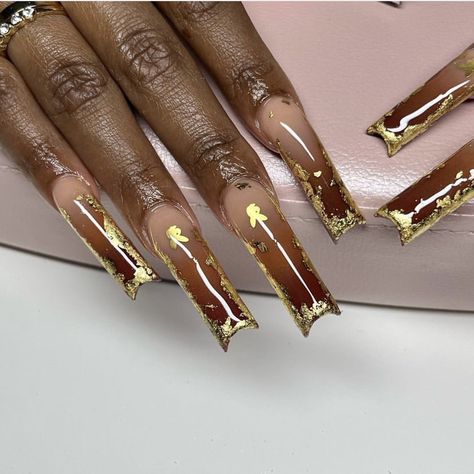 Fall Nails Pointy, Brown And Gold Nails Acrylic, Brown And Gold Acrylic Nails, Burnt Orange Nails Fall, Brown Baddie Nails, Fall Nails Black Women, Brown Nails Acrylic, Orange And Brown Nails, Brown And Gold Nails