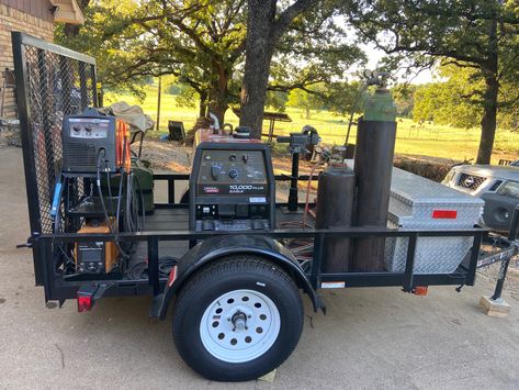 Set up for ranch/farm welding Mobile Welding Trailer, Welding Trailer Ideas, Welding Setup, Welding Skid, Welded Table, Service Trailer, Welding Bench, Welding Trailer, Porch Gate