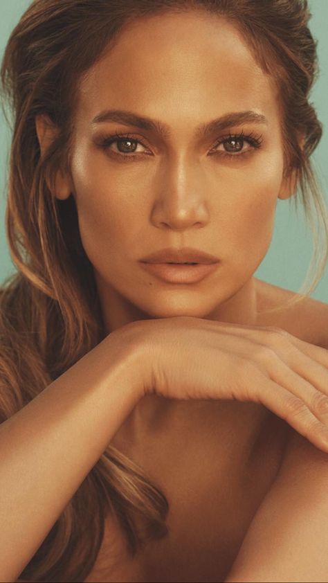 Jlo Wallpaper Aesthetic, Jlo Photoshoot Pictures, Jennifer Looez, Jennifer Lopez Vogue Cover, Jlo Black And White, Jennifer Lopez Album Covers, Jlo Makeup, Jennifer Lopez Makeup, Celeb Makeup