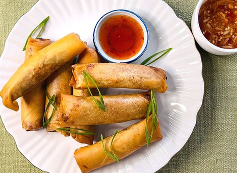 My very own simple yet satisfying Lumpiang Shanghai. It is crispy, meaty and full of flavour. Best for any gathering or simply just fancy a delicious snack. Enjoy! Lumpiang Shanghai Plating, Lumpiang Shanghai, Chinese Egg Rolls, Chinese Egg, Spring Roll, Filipino Food, Egg Roll, Filipino Recipes, Egg Rolls