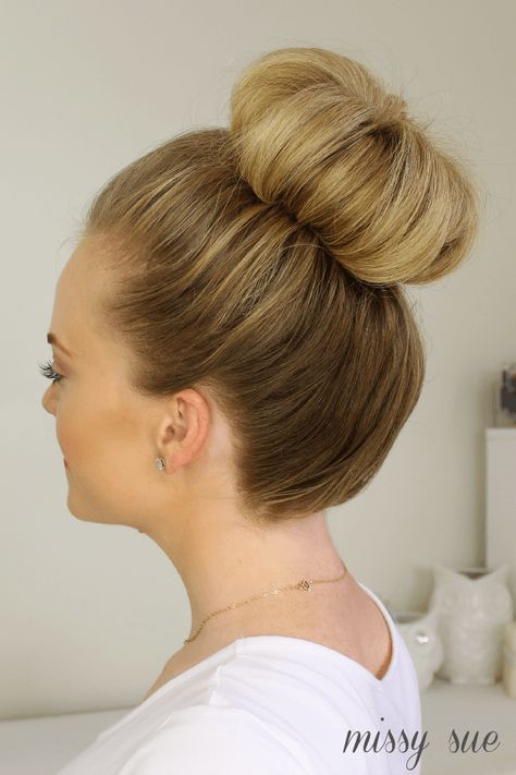 Easiest Top Knot Tutorial Easy Top Knot, Top Knot Tutorial, Donut Bun Hairstyles, Knot Tutorial, Donut Bun, Hair Donut, Top Knot Bun, Knot Bun, Top Knot Hairstyles