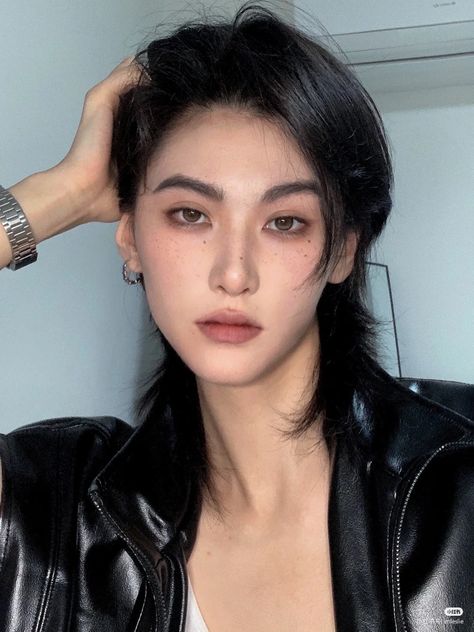 Masculine Makeup On Women, Masc Asian Makeup, Masculine Make Up On Women, Masculine Face Woman, Yakuza Makeup, Masc Women Makeup, Masc Douyin Makeup, Masculine Makeup Looks For Women, Adrogonus Makeup