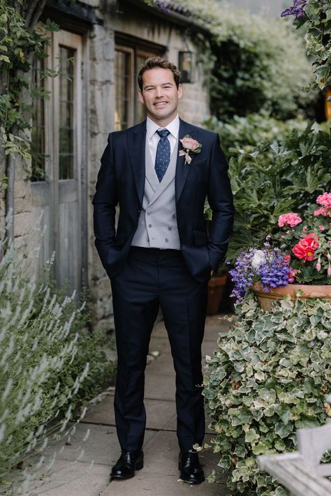 Navy Blue Suit Wedding, Wedding Suits Men Blue, Groom Suit Navy, Blue Three Piece Suit, Navy Groom, Navy Suit Wedding, Groom And Groomsmen Suits, Blue Suit Men, Groom Wedding Attire