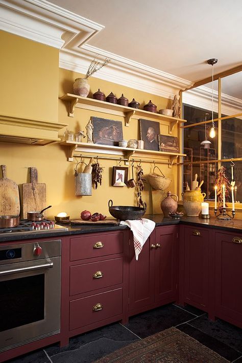 Mediterranean Style Kitchen, Yellow Kitchen Designs, Mustard Yellow Walls, Devol Kitchens, Kabinet Dapur, L Shaped Kitchen, Yellow Kitchen, Shaker Kitchen, Red Kitchen