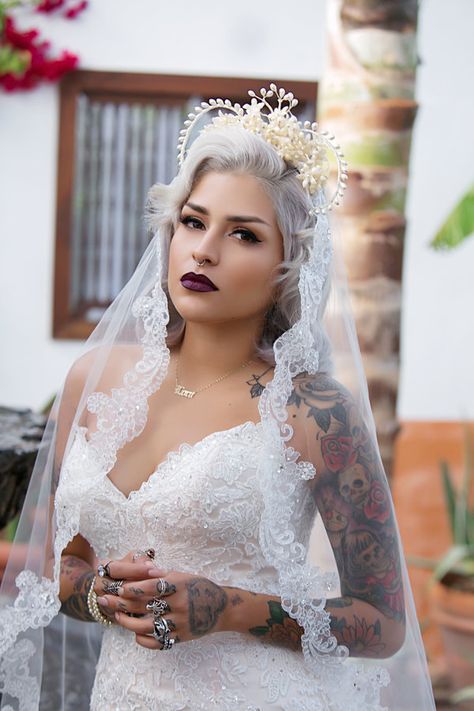 21 Rad Brides Who Rocked Their Colorful Hair Like A Boss Rockabilly Wedding, Brides With Tattoos, Dark Wedding, Wedding Hairstyles With Veil, Trendy Wedding Hairstyles, Sharon Stone, Hair Wedding, A Wedding Dress, Wedding Goals