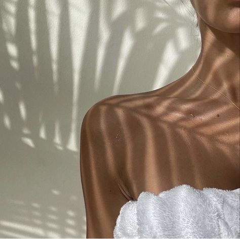 Spray Tan Photoshoot, Spray Tan Aesthetic, Glowy Aesthetic, Spray Tan Marketing, Content Background, Massage Images, Holiday Skin, Slow Beauty, Spa Marketing