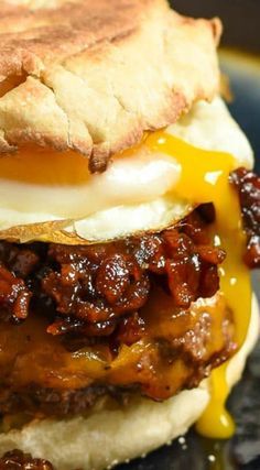 Breakfast Burger Recipe, Bourbon Bacon Jam, Chef Breakfast, Bourbon Bacon, Recipes Clean Eating, Breakfast Burger, Bacon Jam, Bacon Breakfast, Melty Cheese