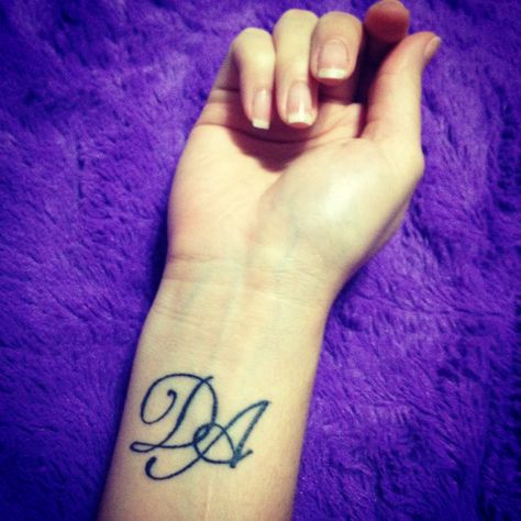 My First tattoo & Sisters tattoo - D&A stands for all our family names (Parents+brother&sister) Letter D Tattoo, Tattoo Sisters, Sisters Tattoo, Monogram Tattoo, Alphabet Tattoo Designs, Tattoo Lettering Styles, The Letter D, D Tattoo, Tattoo Templates