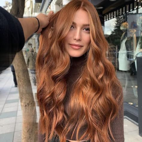 The Best Hair Trends of Winter 2023 Copper Brown Hair Color, Cowboy Copper Hair, Copper Brown Hair, Cowboy Copper, Pic Beautiful, Ginger Hair Color, Hair Color Auburn, Copper Hair Color, Long Red Hair