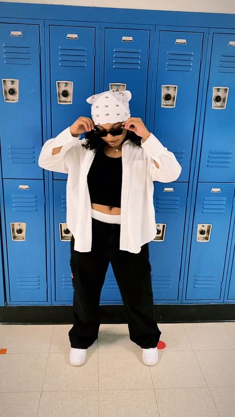 Hollywood Day At School Outfits, Decade Day Outfits Spirit Week 90s, 2000s Decade Day, 90s Day Outfit Spirit Week, 90 Costume Ideas, Twin Day Spirit Week Ideas, Dress As A Celebrity Spirit Week, Decades Outfits Spirit Week, 90s Day Spirit Week Outfit