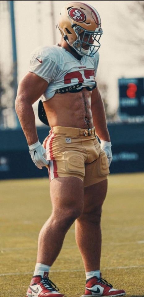 Nick Bosa, Nfl Football 49ers, Hunks Men, Football Pants, Lycra Men, American Football Players, Football Boys, Men In Uniform, Muscular Men