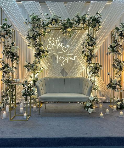 Ceremony Backdrop Indoor, Muslim Nikah, Engagement Stage Decoration, Nikah Decor, Engagement Themes, Decoration Buffet, Nikah Ceremony, T3 Vw, Wedding Hall Decorations