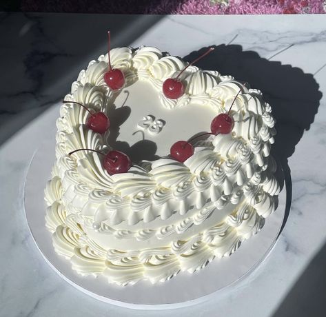 #cakes #birthdaycake #heartshapecake Heart Shaped Birthday Cake, Heart Birthday Cake, Red Birthday Cakes, 15th Birthday Cakes, 18th Cake, White Birthday Cakes, Vintage Birthday Cakes, Girly Cakes, Making Cakes