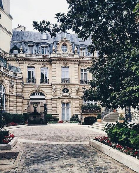 Vintage Mansion, French Mansion, Mansion Aesthetic, Mansion Exterior, Paris Architecture, Mansion House, Dream Mansion, A Mansion, Paris Home