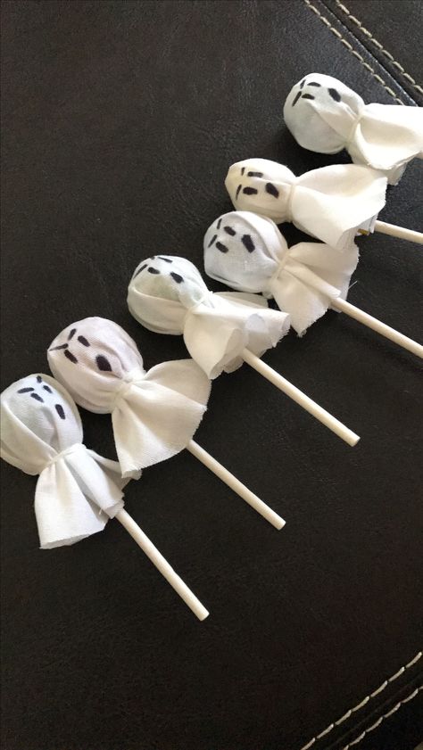 Ghost Lollipops, Halloween Themed Party, Dekorasi Halloween, Wedding Gothic, Gothic Party, Fiesta Halloween, Bricolage Halloween, Casa Halloween, Halloween Treats For Kids