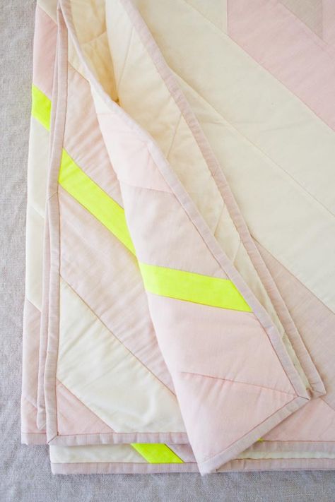 Minimal Quilt, Quilt Simple, Simple Quilting, Life Imitates Art, Quilt Instructions, Neon Pastel, Lap Quilt Patterns, Purl Bee, Quilt Modern