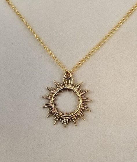 Solar Eclipse Necklace, Cute Etsy Shops, Divine Feminine Jewelry, Celestial Jewelry Aesthetic, Gold Elegant Jewelry, Gold Sun Jewelry, Sun Pendant Gold, Gold Star Jewelry, Simple Gold Jewelry