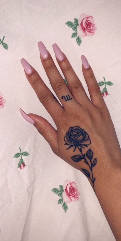 Blue Rose Hand Tattoo, Hand Tattoos Rose, Rose Hand Tattoos, Aquarius Female, Design Quiz, Tattoo Main, Tattoos For Females, Underarm Tattoo, Side Hand Tattoos