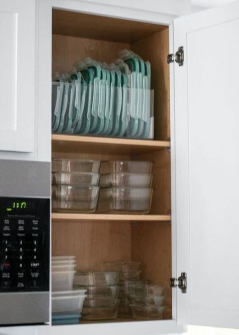 Dry Storage Organization, Rv Clothes Organization, How To Store Cookbooks, Kitchen Shelf Storage Ideas, Tupperware Organizing, Kitchen Storage Hacks, House Organisation, Kitchen Organization Pantry, Kitchen Organisation