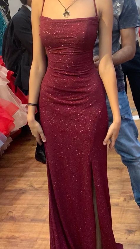 Large Prom Dresses, Red Corset Dress Long, Dresses Aesthetic Formal, Dark Red Dress Formal, Red Prom Dress Outfit, Grad Dresses Red, Classy Prom Dresses Red, Red Ball Dresses, Ball Dresses Aesthetic