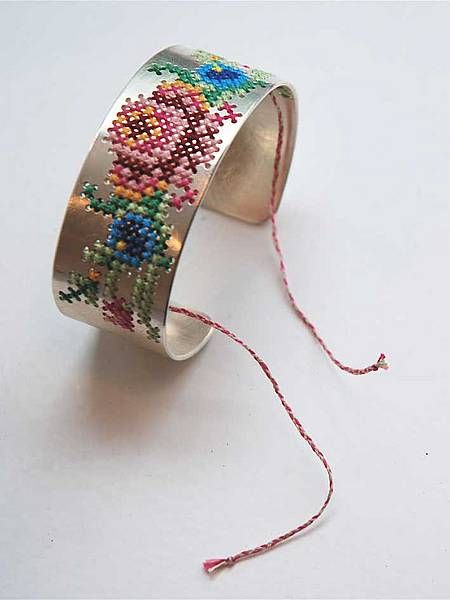 Corina Rietveld Embroidered Bracelet, Diy Cross, Diy Cross Stitch, A Bracelet, Bijoux Diy, Cross Stitch Embroidery, Embroidery Stitches, Jewelry Art, Jewelry Inspiration