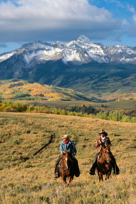 23 Best Places to Go in the U.S. in 2023, According to Condé Nast Traveler Editors | Condé Nast Traveler Country Life, Horse Riding, Arte Cowboy, Colorado Ranch, Montana Ranch, Los Angeles Art, Ranch Life, Trail Riding, Foto Inspiration