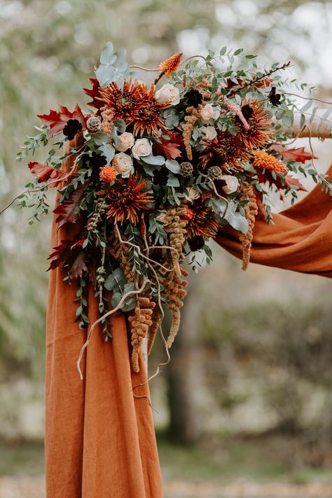 Minimalist Dekor, Fall Wedding Color Schemes, Rusting Wedding, Majlis Perkahwinan, Wedding Themes Fall, Fall Bridal Shower, Fall Wedding Flowers, Future Wedding Plans, Orange Wedding