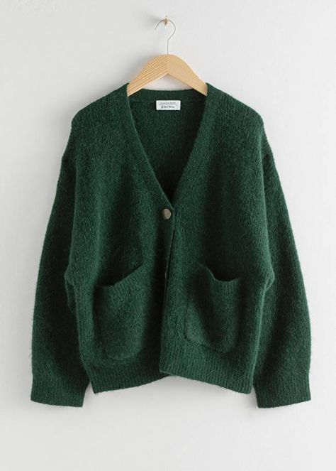 Dark Green Cardigan, Mode Boho, Green Cardigan, Mode Inspo, 가을 �패션, Fashion Story, Mode Inspiration, Looks Vintage, Cut Jeans