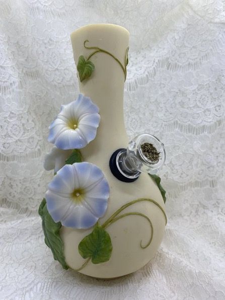 Clay Bong Handmade, Ceramic Bong Handmade, Clay Bong, Bong Decorating Ideas, Cute Bong, Bong Aesthetic, Ceramic Bong, Cool Pipes, Magic Herbs