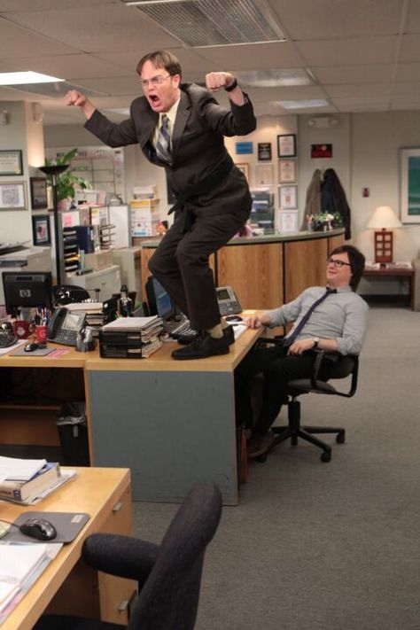 Office Cast, The Office Dwight Schrute, Office Hacks, The Office Dwight, Office Jokes, The Office Show, Office Tv, Office Memes, Office Wallpaper