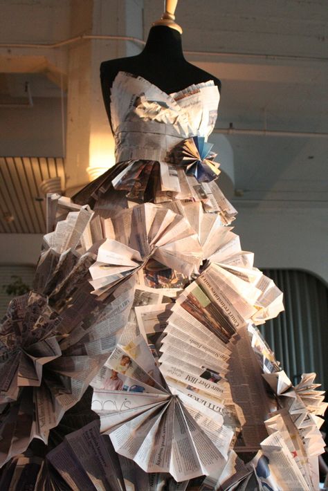 I don't think I'd wear this, but it puts newspaper to good use. Recycled Gown, Paper Costume, Newspaper Fashion, Trash Fashion, Wedding Window, Newspaper Dress, Paper Clothes, Recycled Dress, Paper Embellishments