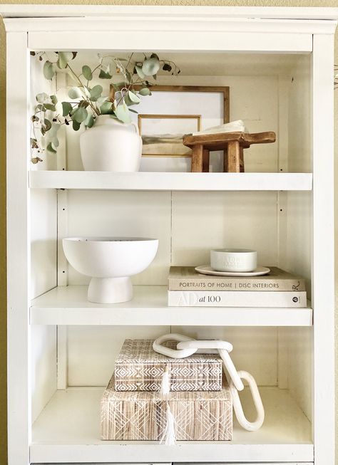 Neutral Bookshelf Styling Neutral Bookshelf, Minimalist Shelf Decor, Shelf Styling Ideas, Bookshelf Styling Living Room, Minimalist Shelves Decor, Home Alone House, Transitional Home Decor Ideas, Minimalist Shelf, Minimalist Shelves