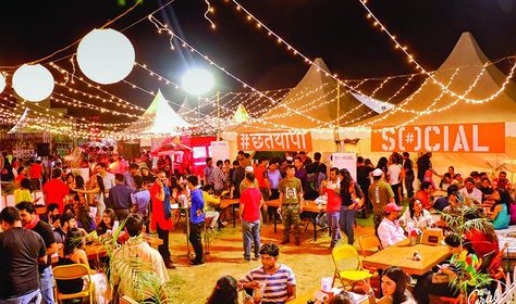 Indian Festivals Aesthetic, Food Festival Photography, Food Bazaar Booth Ideas, Food Festival Aesthetic, Festival Food Stalls, Food Stall Ideas For College Fest, Indian Food Stall Decor, Festival Food Ideas, Food Festival Event