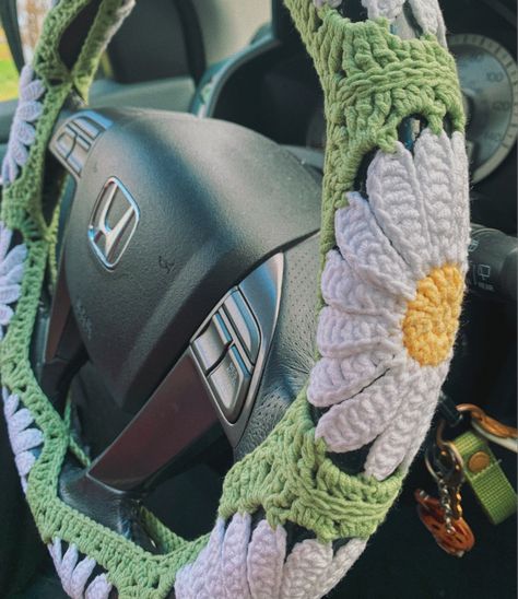 crochet steering wheel cover of sage green daisies Sage Green Car Interior Aesthetic, Sage Green Car Interior Decor, Green Car Interior Aesthetic, Crochet Sage Green, Sage Green Car Interior, Sage Green Car Accessories, Car Decorations Interior Green, Sage Green Car Decor, Green Car Interior Decor