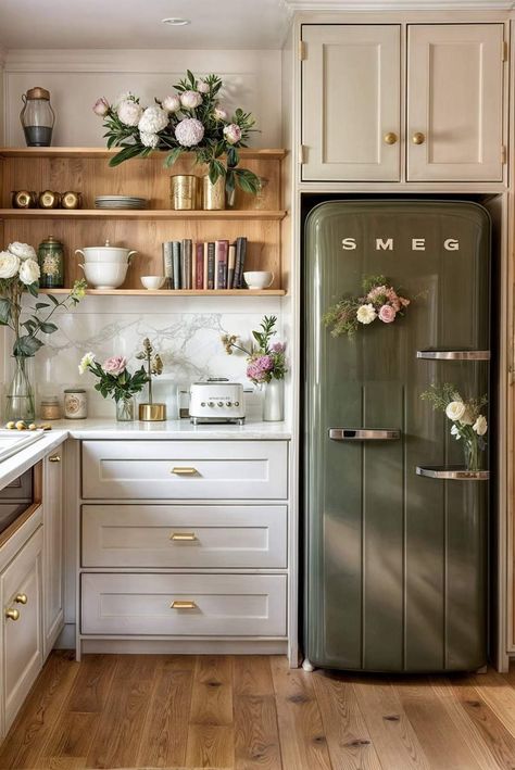 Kitchen Cabinets L Shape Layout, One Walled Kitchen Layout, Modern Home With Antique Touches, Cottage Theme Kitchen, Country Classic Kitchen, Cozy Tiny Kitchen, Cozy Cottage Kitchen Small Spaces, French Art Deco Kitchen, Cottage Kitchen Dining Room