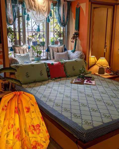 Cozy Indian Home, Ground Furniture, Very Small Bedroom Ideas, Rental Home Decor, Window Seat Design, Indian Bedroom Decor, Indian Bedroom, Simple Living Room Decor, Colourful Living Room Decor