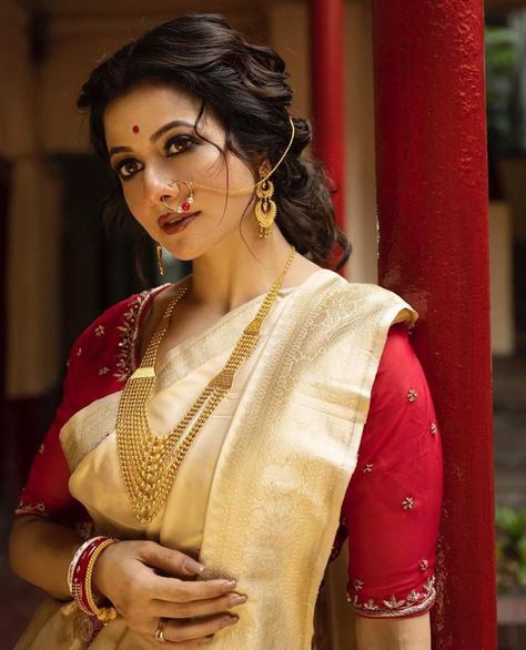 Simple Bengali Bridal Look, Bengali Hairstyle, Koel Mallick, Bengali Saree, Bengali Bridal Makeup, Simple Saree Designs, Bengali Bride, Fancy Sarees Party Wear, Bridal Women