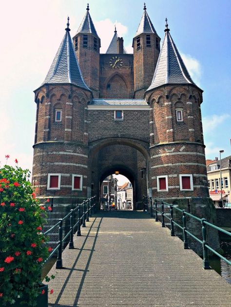 A must see town in the Netherlands! Haarlem Netherlands, Day Trips From Amsterdam, Belgium Travel, Netherlands Travel, Amsterdam Travel, Amsterdam City, Amsterdam Netherlands, The Perfect Day, Western Europe