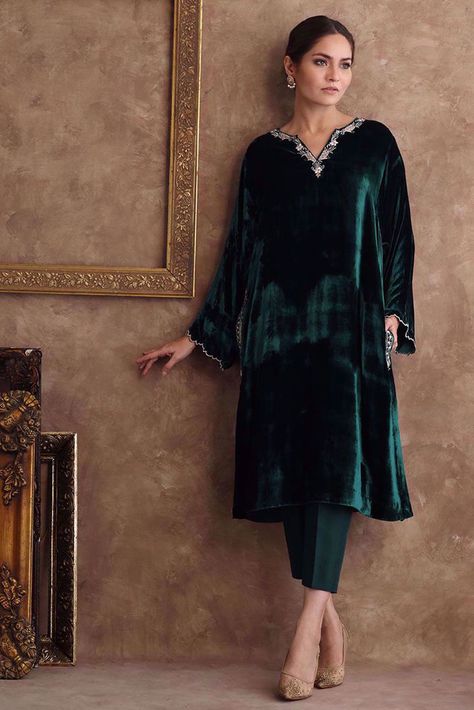 true Velvet Kurta Designs, Velvet Pakistani Dress, Raw Silk Pants, Velvet Suit Design, Velvet Kurta, Trend Ideas, Velvet Dress Designs, Beautiful Pakistani Dresses, Velvet Suit