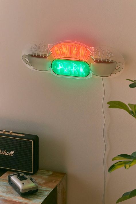 Oh My Gunther! Urban Outfitters Released a Central Perk Neon Sign All Friends Fans Need College Bathroom, Music Girl, Friends Merchandise, Neon Room, Friends Central Perk, Central Perk, Led Neon Signs, Neon Colors, Led Neon