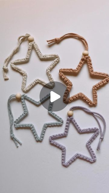 Macrame Star Tutorial, Macrame Stars, Star Macrame, Macrame Star, Macrame Gifts, Tassels Tutorials, Macrame Thread, Simple Macrame, Crafty Mom