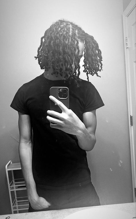 Studs With Dreads, Pretty Dreads, Hairstyles Outfits, Black Dreads, Cute Dreads, Light Skin Men, Dreadlock Hairstyles For Men, Black Dude, Rapper Outfits