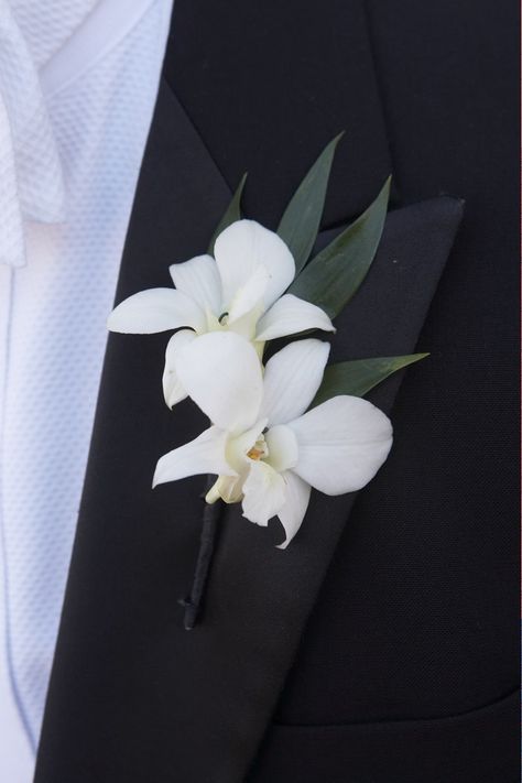 Royal Tuxedo, Mens Beach Wedding Suits, White Flower Boutonniere, Groom With Groomsmen, White Orchids Wedding, Orchid Boutonniere, Brides Flowers Bouquet, Diy Boutonniere, Exotic Wedding