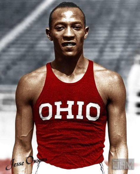 A 22-year-old Jesse Owens at Ohio State, 1935 (colorized by Jorge Henrique Martins) Colorized History, Berlin Olympics, Jesse Owens, Black Royalty, People Of Interest, Retro Sport, Black Art Pictures, 22 Years Old, Science Fair