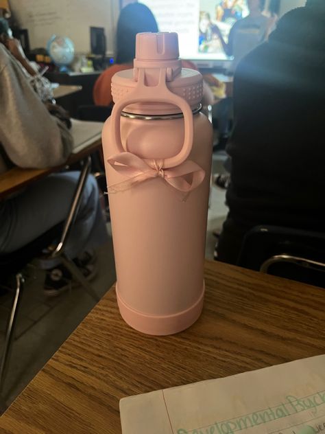 Lulu Water Bottle Pink, Pilates Princess Water Bottle, Ballet Pink Aqua Flask, Water Bottle Takeya Aesthetic, Pink Bottle Aesthetic, Y2k Water Bottle, Aesthetic Water Bottle For School, Pink Aquaflask, Pink Water Bottle Aesthetic