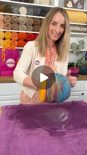 Felted Balls Diy, Wet Needle Felting Tutorial, Wet Felting Bowls, Wet Felting Over A Balloon, Needle Felting With Yarn, How To Wet Felt Tutorials, Wet Wool Felting Projects, Felted Bowls How To Make, Felt Bowls How To Make