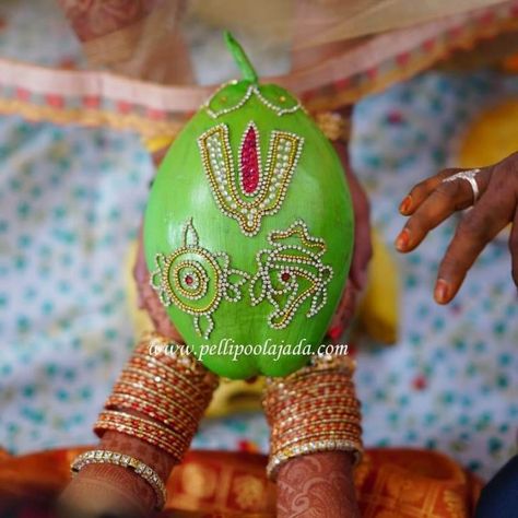 Spectacular Kobbari Bondam Designs For Your Muhurtham - ShaadiWish Pelli Poola Jada, Leaf Decor Wedding, Kalash Decoration, Coconut Decoration, Poola Jada, Kobbari Bondam, South Indian Bridal Jewellery, Wedding Gift Pack, Wedding Background Decoration