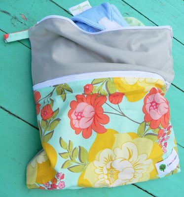 Cloth Diaper Wet/Dry Bag {Tutorial} DIY Finally a how-to with 2 compartments, double zipper! Double pocket wetbag. Wet Bag Tutorials, Diy Cloth Diapers, Diaper Wet Bags, Sew Baby, Wet Dry Bag, Sac Diy, Cloth Diapering, Repurposed Clothing, Cloth Nappies